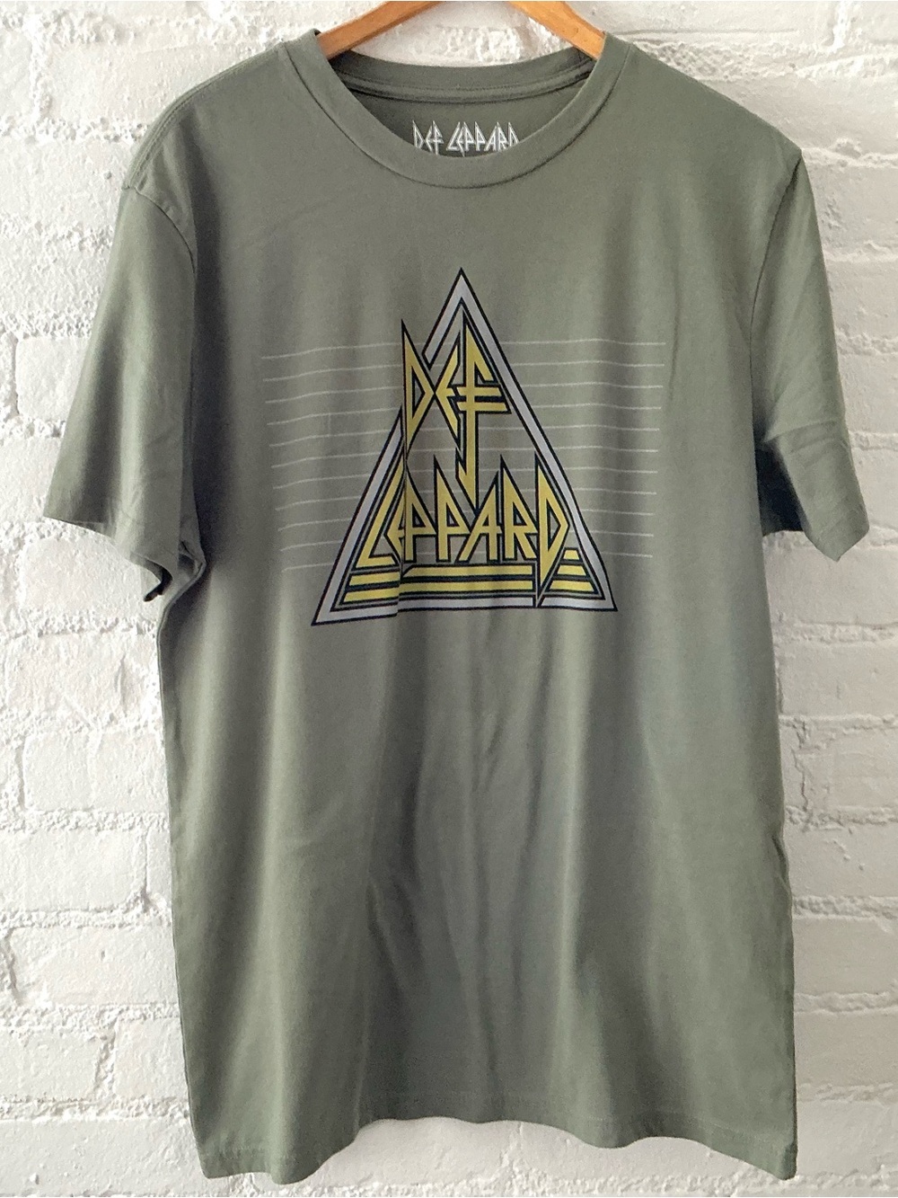 Def Leppard Olive Green Graphic Band Tee Shirt Short Sleeve Crewneck Size M